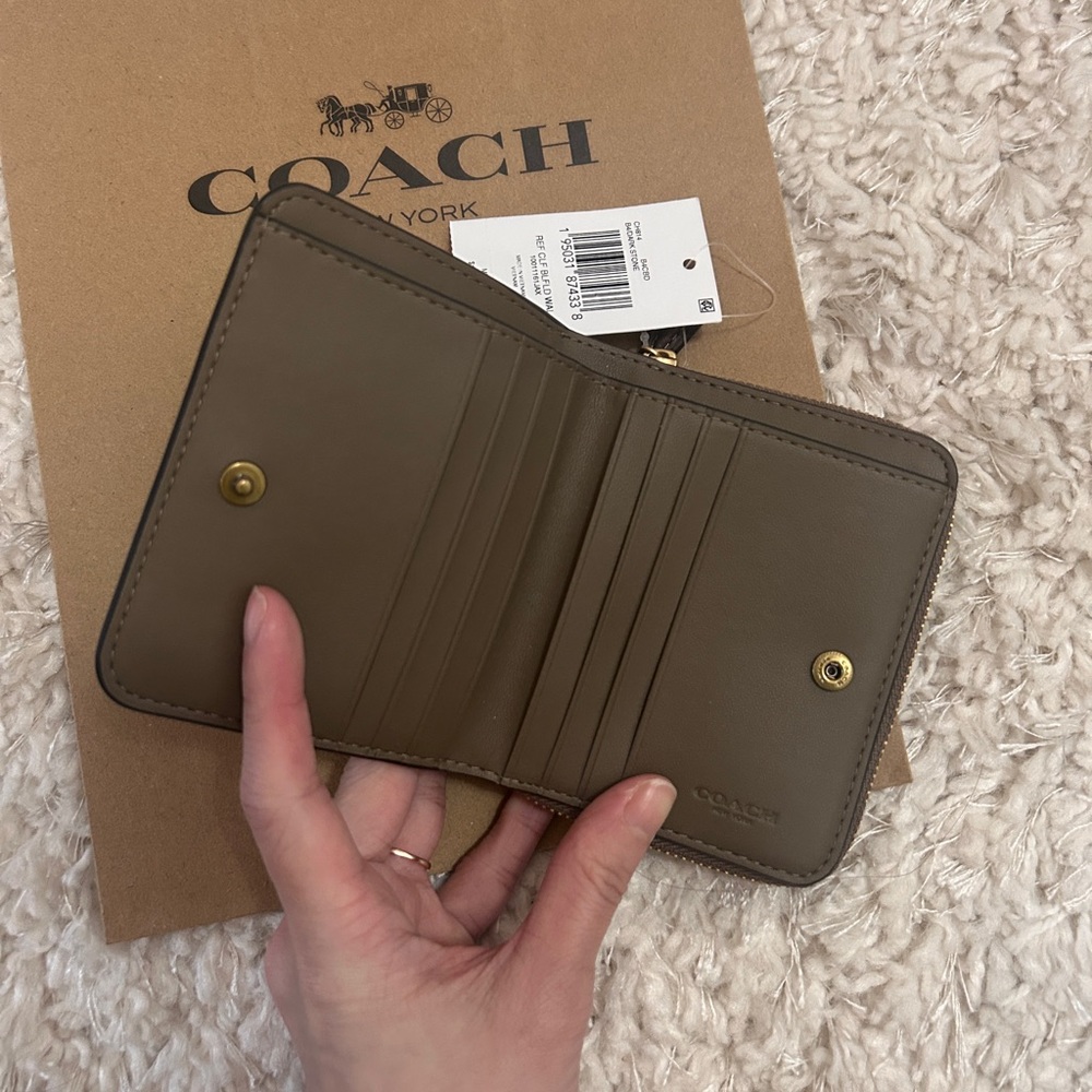 NWT!! Coach Women Bilfold Wallet in Dark Stone Great Gift Idea - Picture 3 of 5